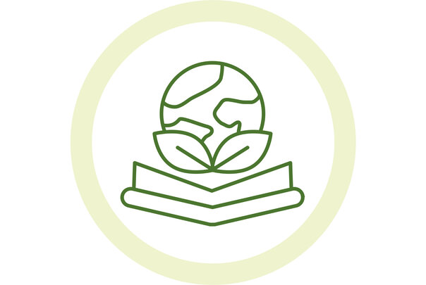 Illustration: Ein grünes Symbol zeigt einen stilisierten Globus über einem offenen Buch mit Blättern, umgeben von einem Kreis. Es repräsentiert umweltfreundliche Bildung.